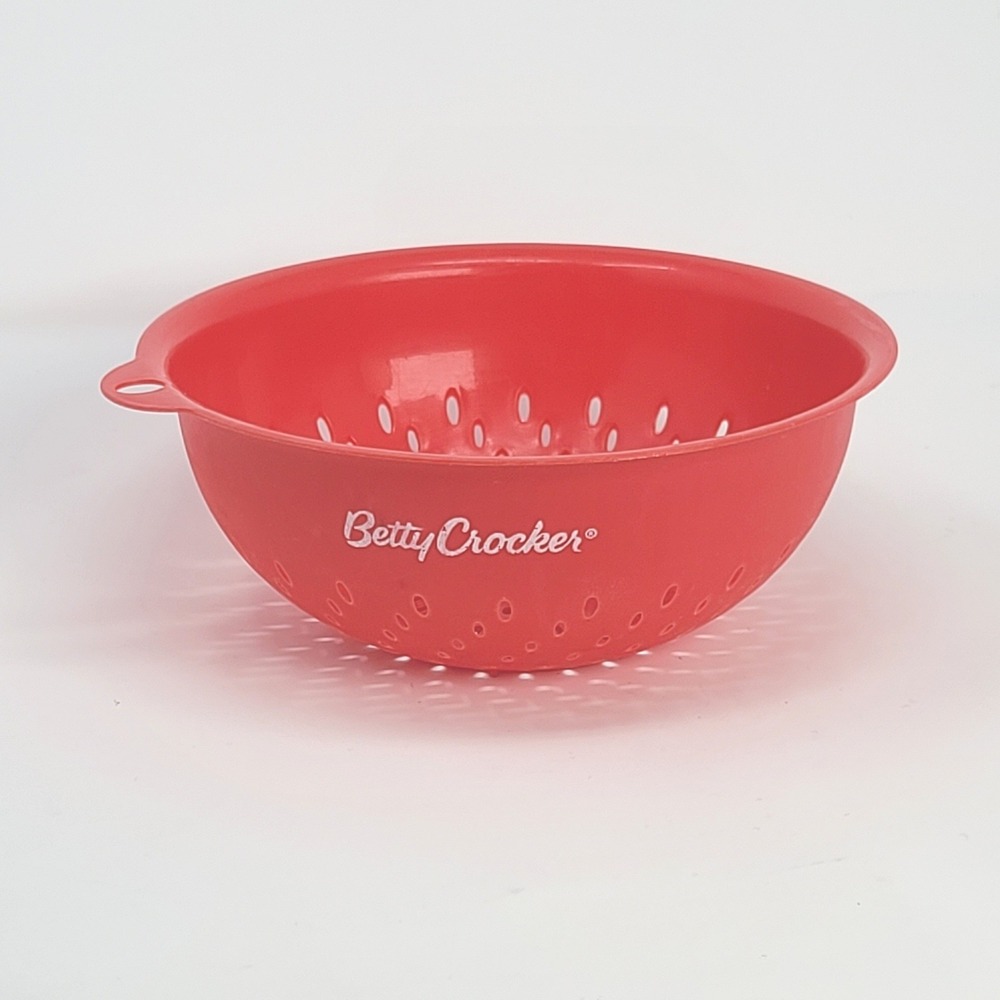 Betty Crocker Plastic Colander 8" Kitchen Strainer Red Vintage Good Condition
